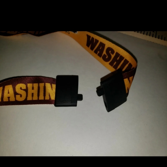 2 New NFL Washington Redskins Football Breakaway 18” Lanyard Keychain. Condition - Picture 7 of 7